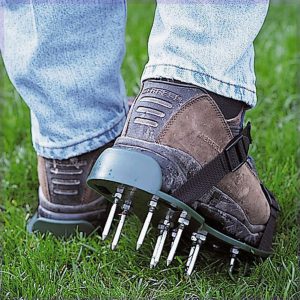 כיסוי נעליים עם קוצים לנעל להליכה בטוחה על דשא רטוב ובוץ